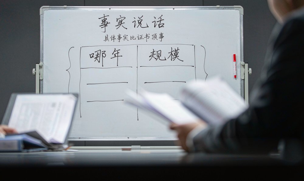 白板上哪年规模手写清单,具体事实比证书顶事