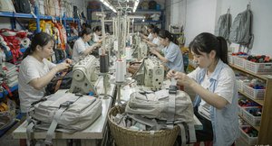 惠安做跨境箱包的黄琳，等来了AI名单上的头一个英文询盘（案例为示意）